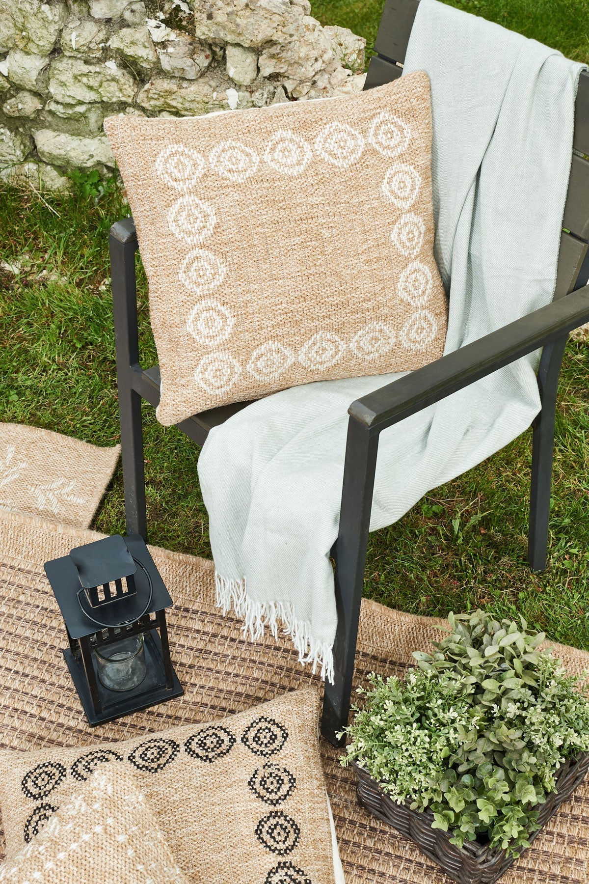 Housse de coussin motifs ronds blanc effet jute naturel Nazar rugs