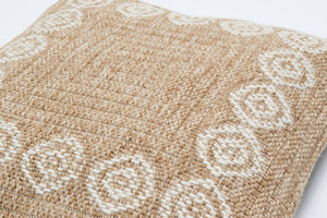 Housse de coussin motifs ronds blanc effet jute naturel Nazar rugs