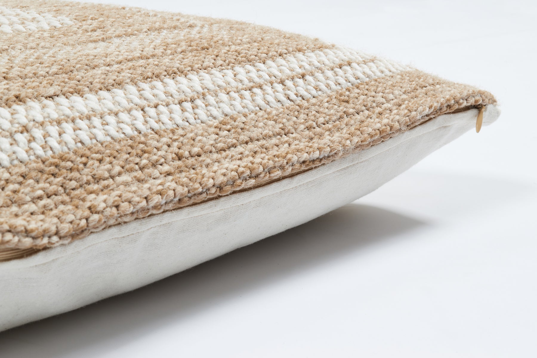 Housse de coussin rectangle blanc effet jute naturel Nazar rugs