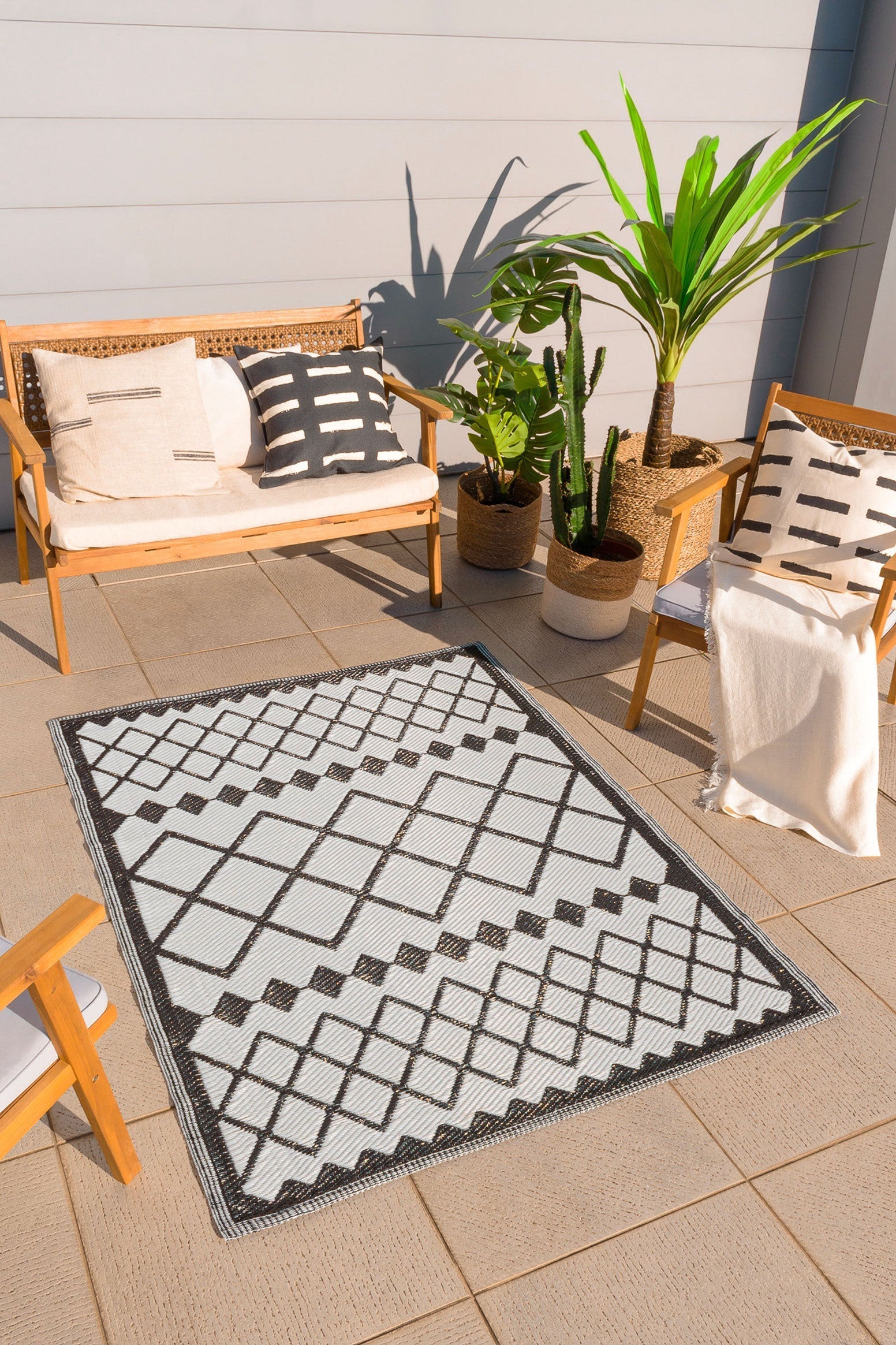 Tapis d'extérieur motifs graphiques Nazar rugs