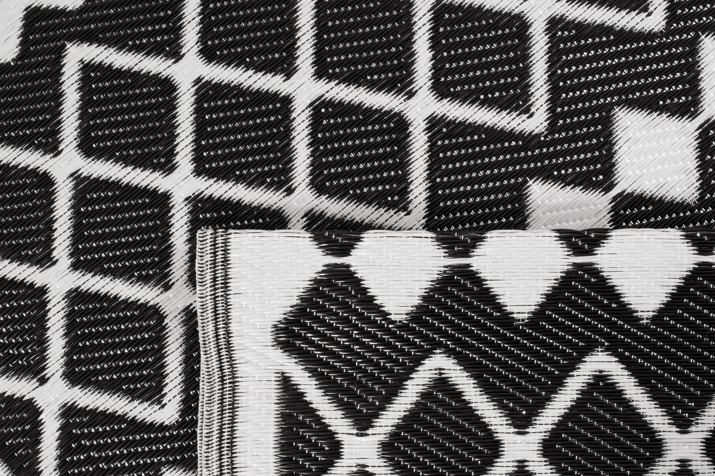 Tapis d'extérieur motifs graphiques Nazar rugs