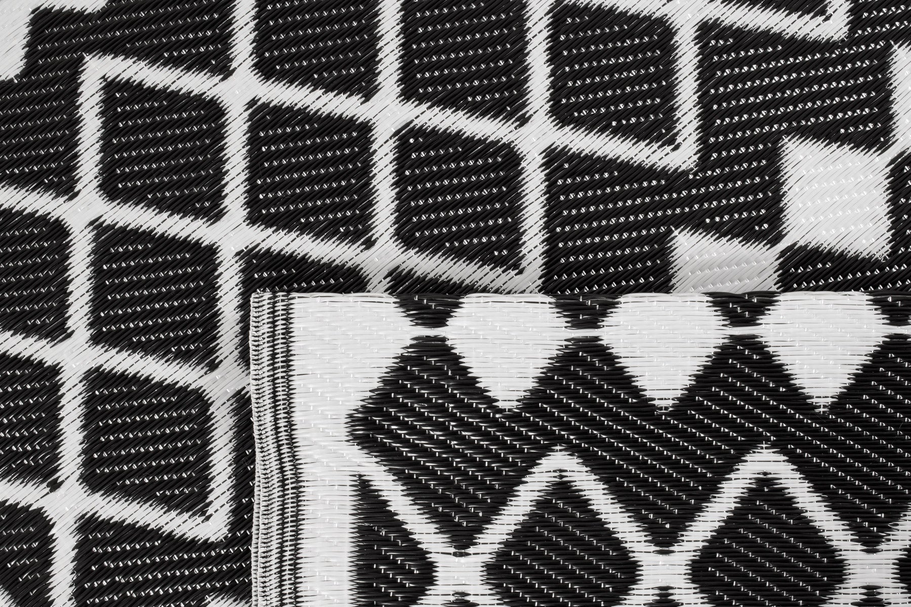 Tapis d'extérieur motifs graphiques Nazar rugs