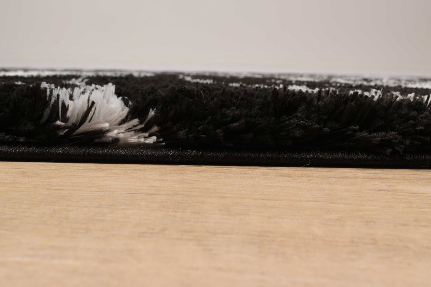 Tapis moderne design noir Nazar rugs