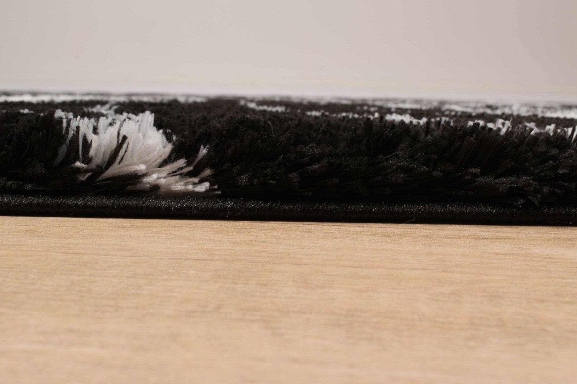 Tapis moderne design noir Nazar rugs