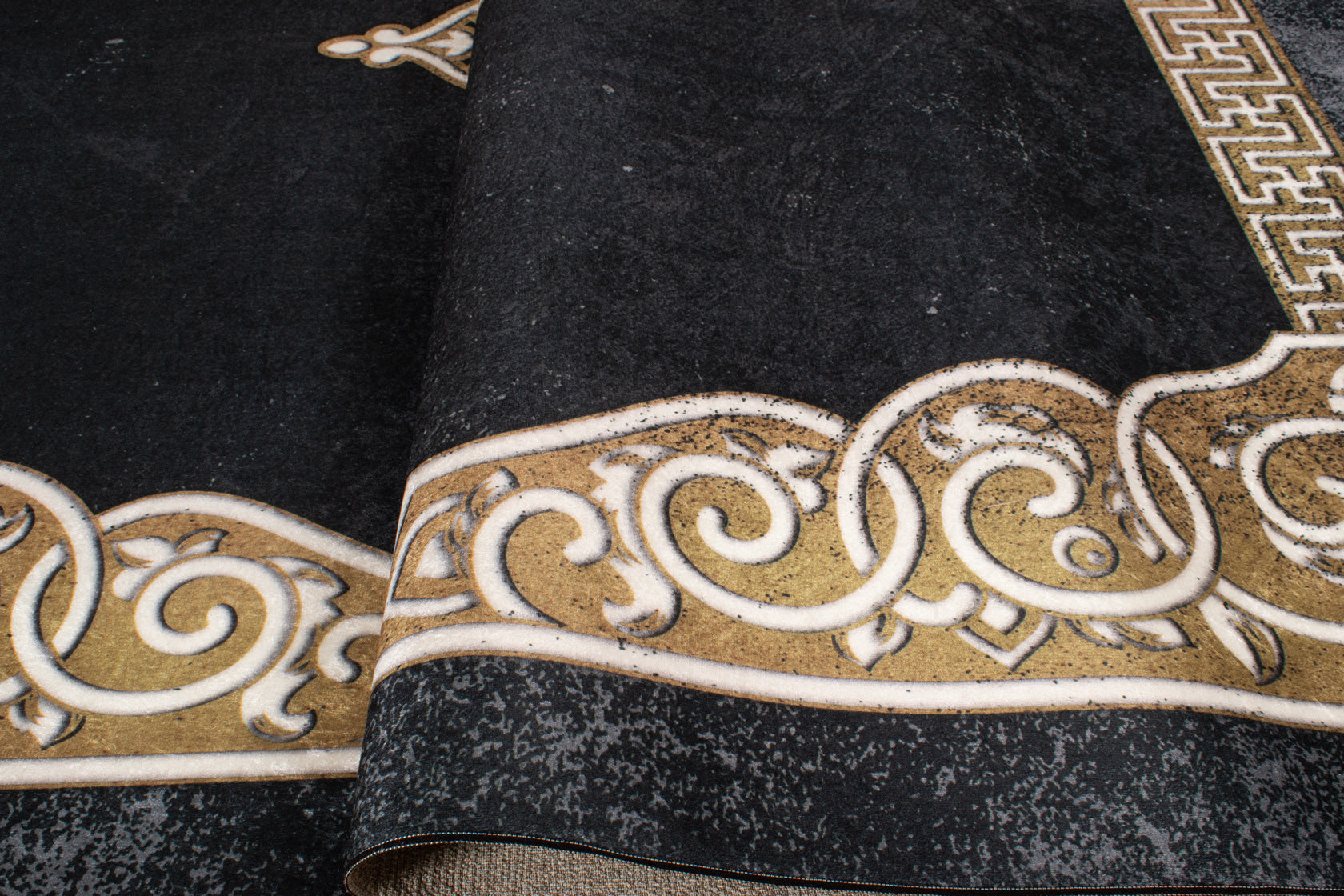 Tapis noir et doré style moderne Nazar rugs