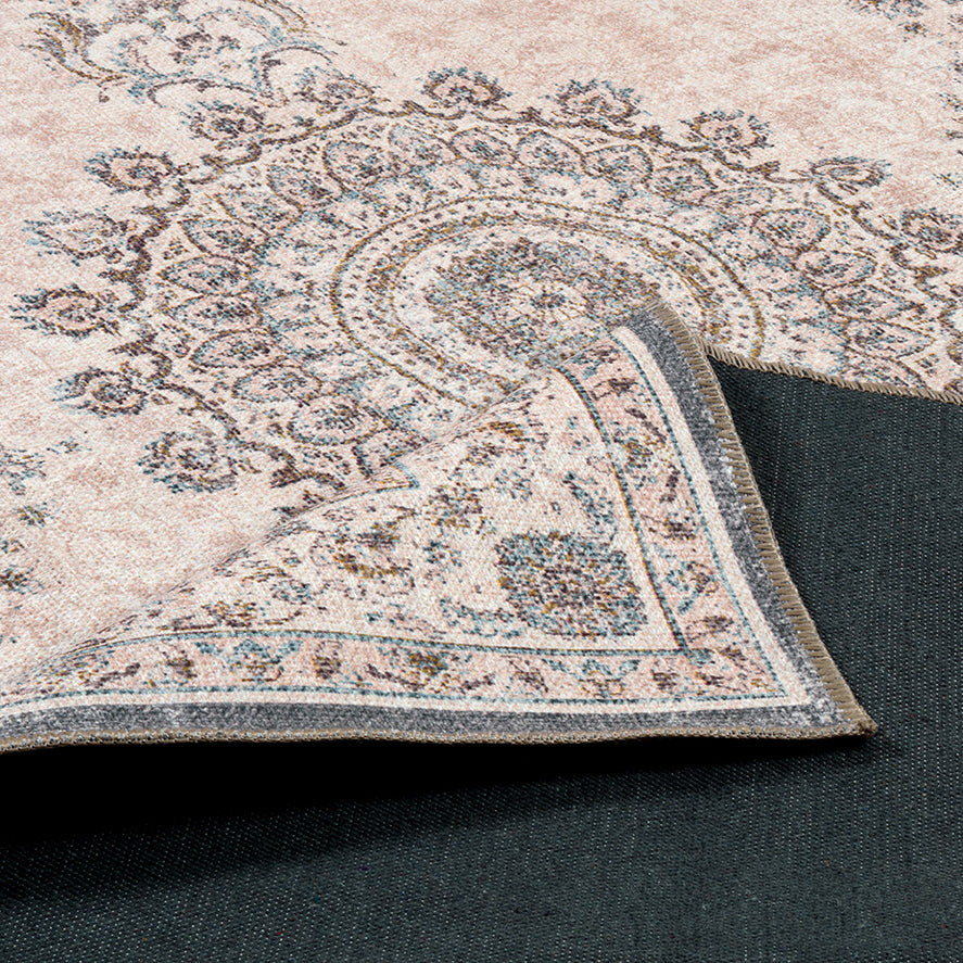 Tapis vintage rose Nazar rugs