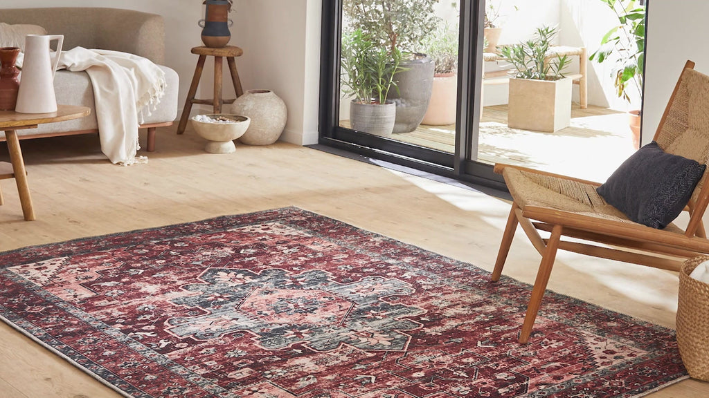 Tapis vintage rouge Nazar rugs