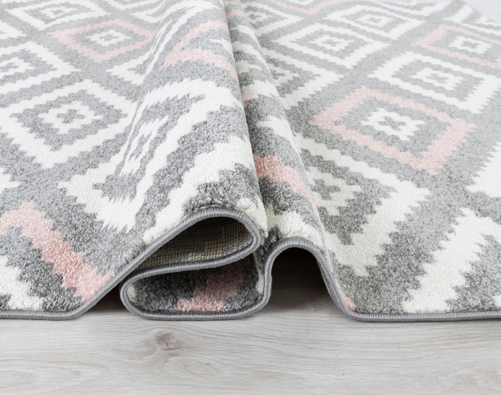 tapis de salon en laine artificielle motif graphique rose et gris Nazar rugs